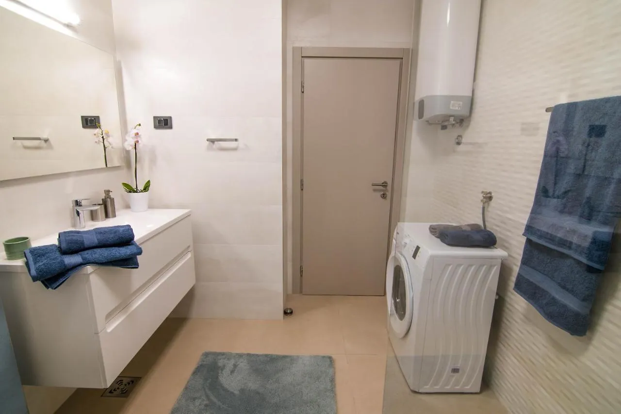Luxury Apartment Vela With Swimming Pool Premantura