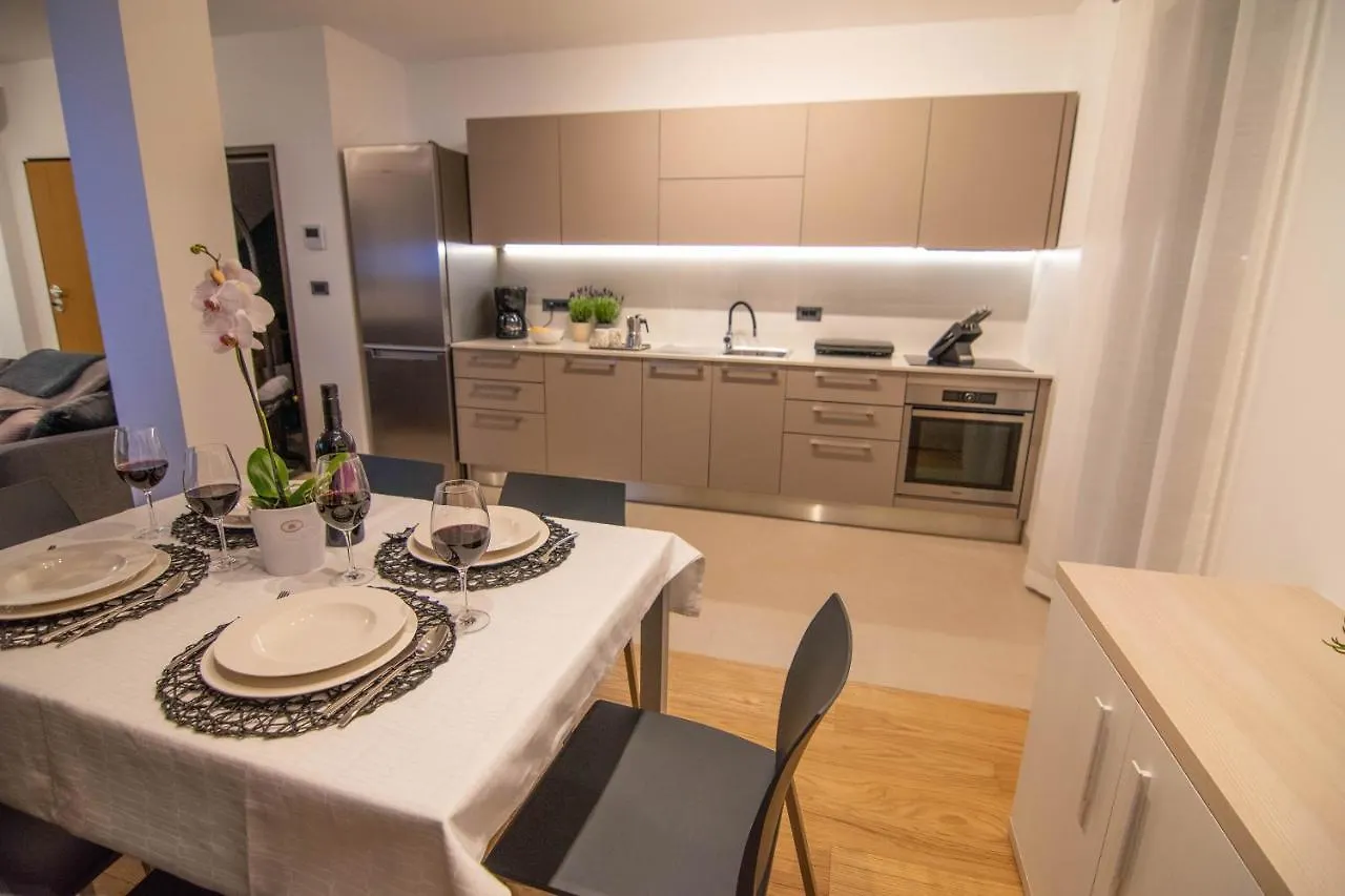 Luxury Apartment Vela With Swimming Pool Premantura Croatia
