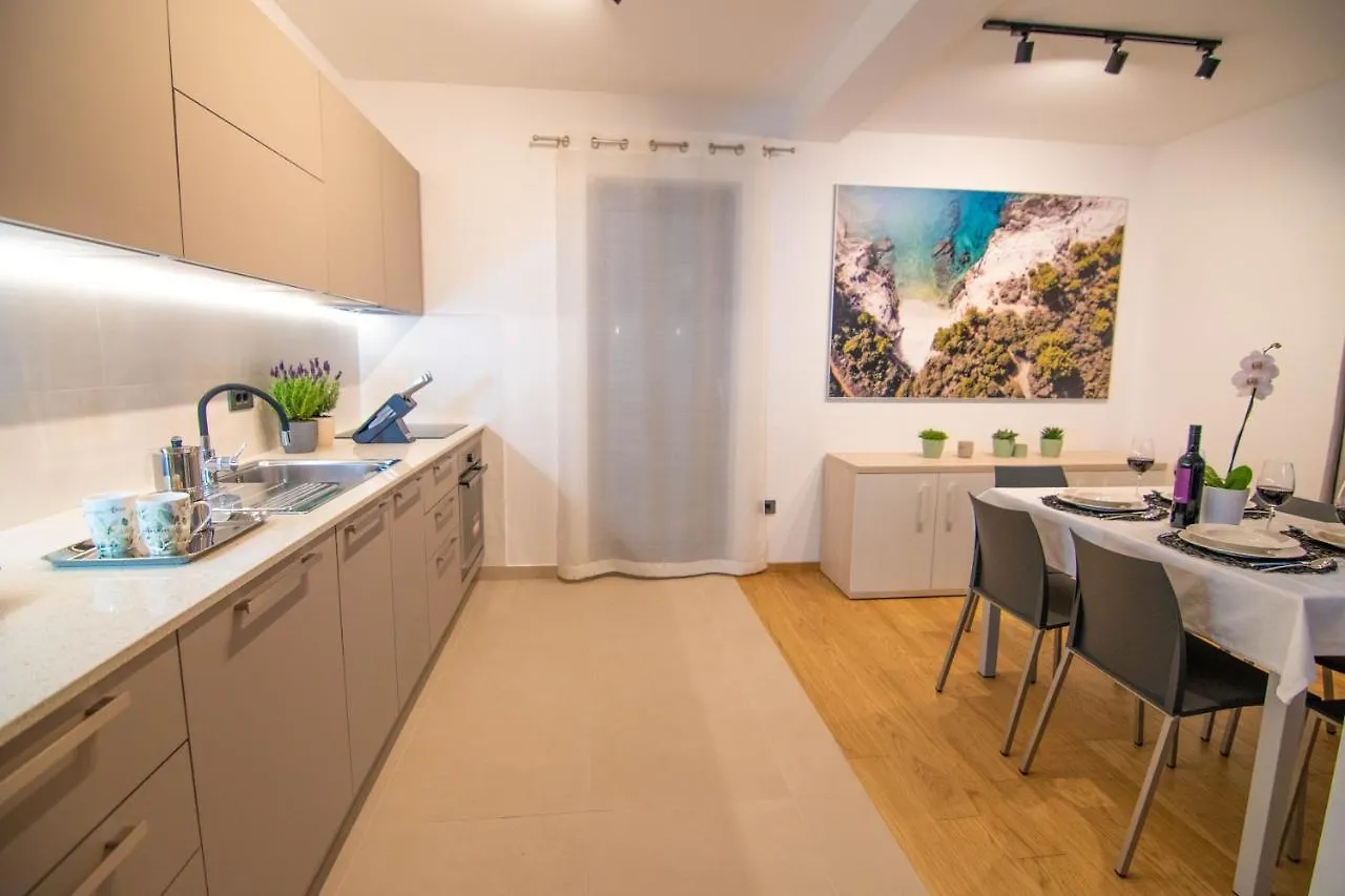 Luxury Apartment Vela With Swimming Pool Premantura