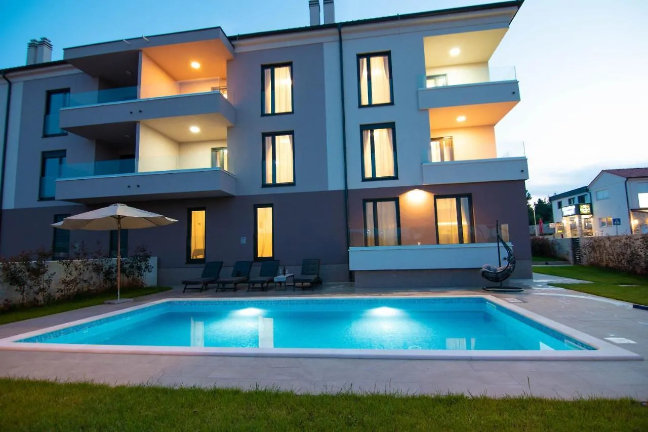Luxury Apartment Vela With Swimming Pool Premantura