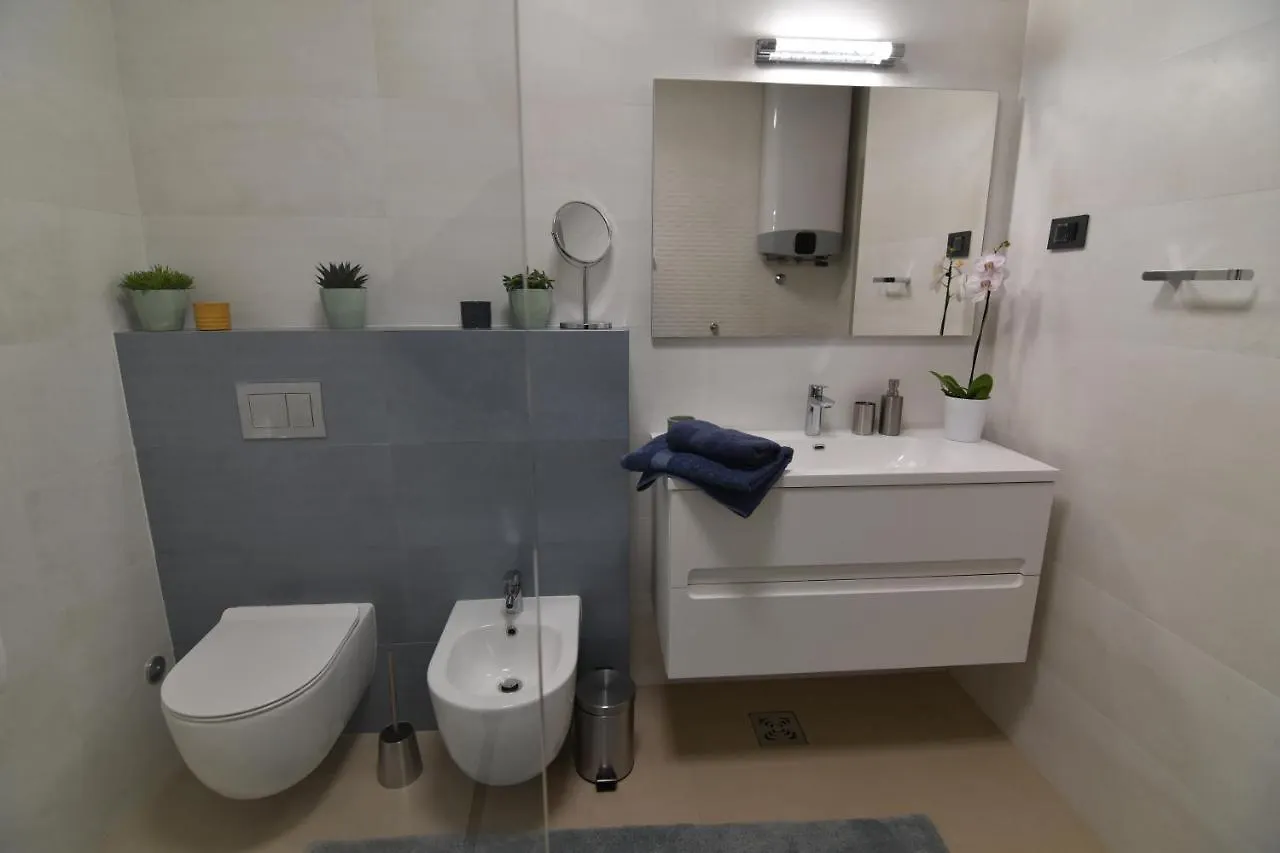 Luxury Apartment Vela With Swimming Pool Premantura