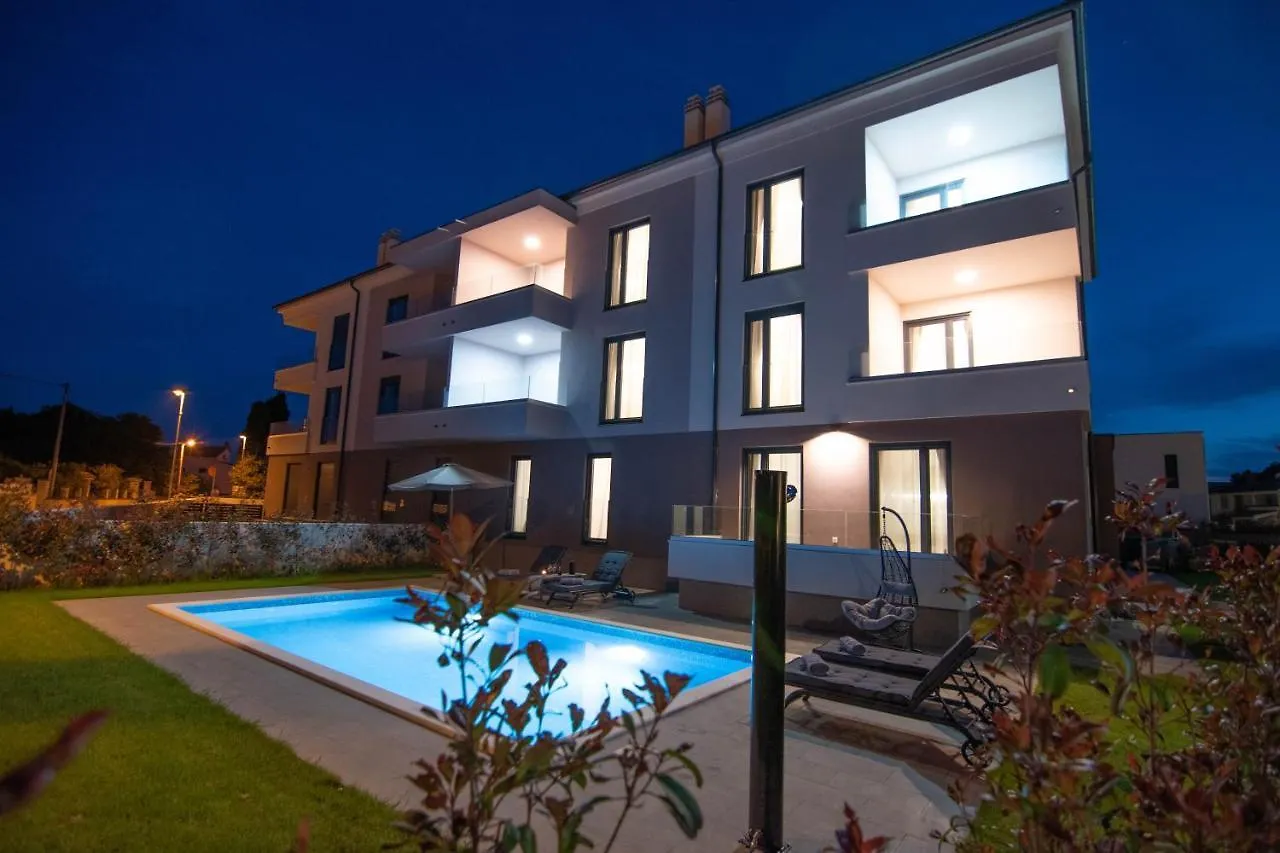 Luxury Apartment Vela With Swimming Pool Premantura